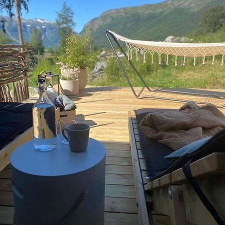 Sauefjoset - Idyllisk Gardstun Fra 1800-Tallet Skjak Bagian luar foto