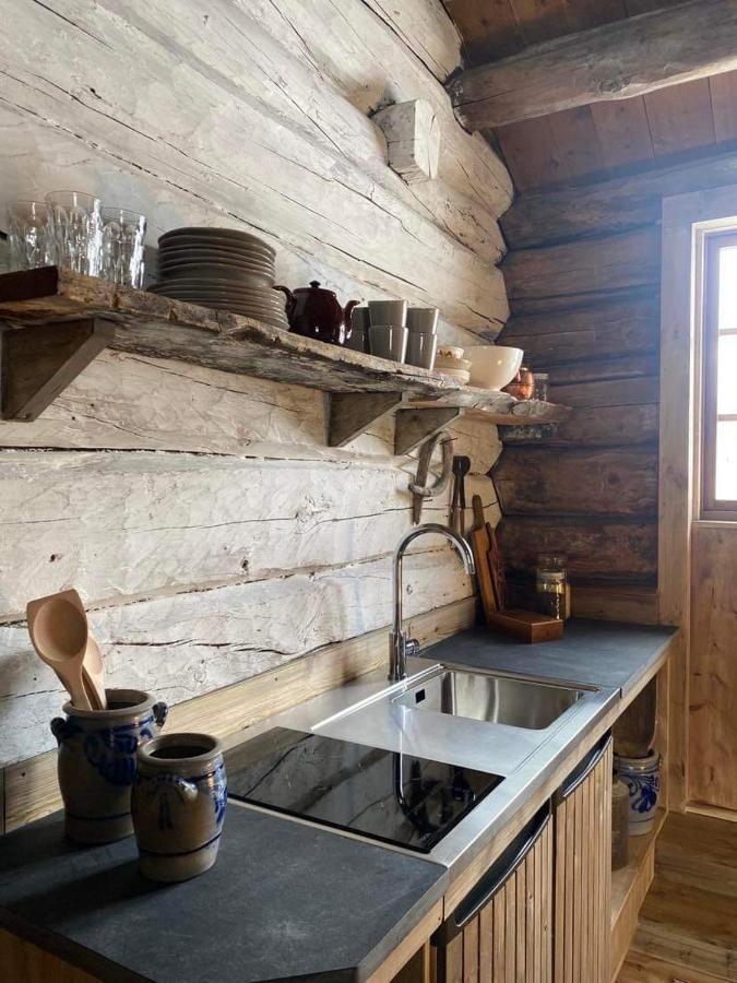 Sauefjoset - Idyllisk Gardstun Fra 1800-Tallet Skjak Bagian luar foto