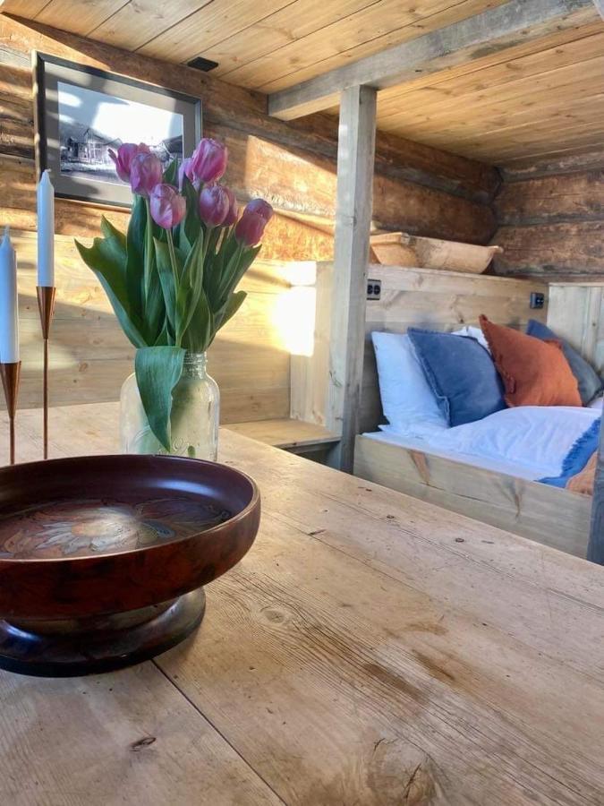 Sauefjoset - Idyllisk Gardstun Fra 1800-Tallet Skjak Bagian luar foto